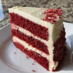 Red velvet cake decorata in stile laurea