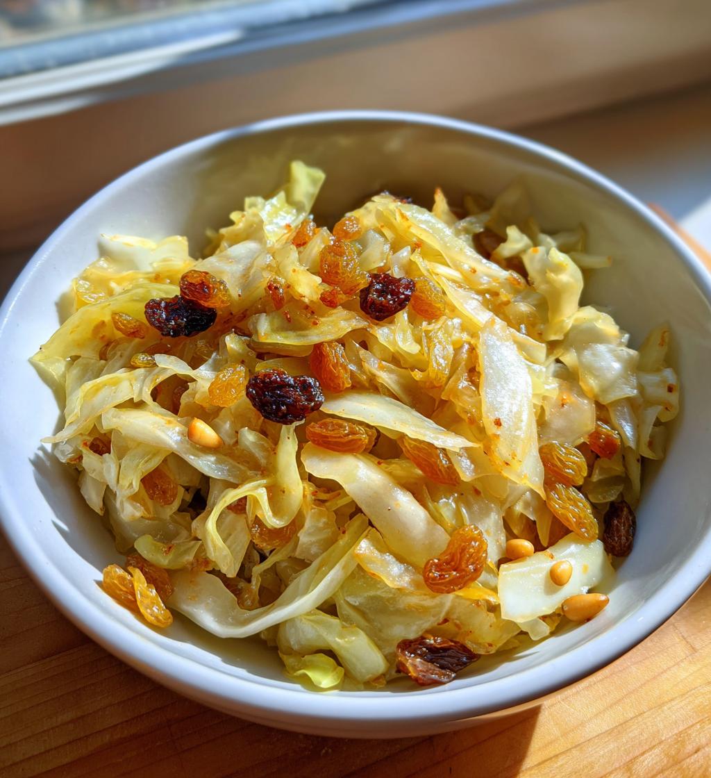 Verza Stufata con Uvetta e Pinoli